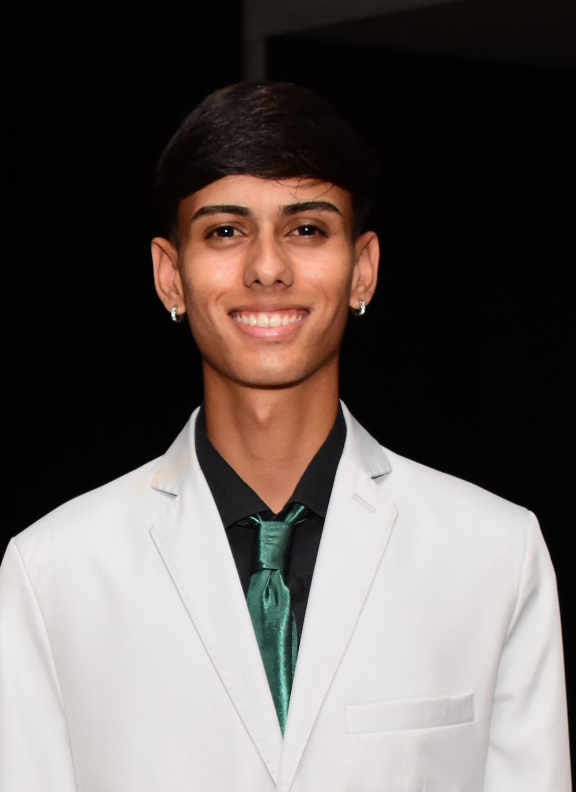  foto de Guilherme de terno